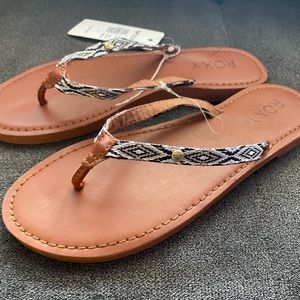 Roxy NWT brown Flip flops size 7